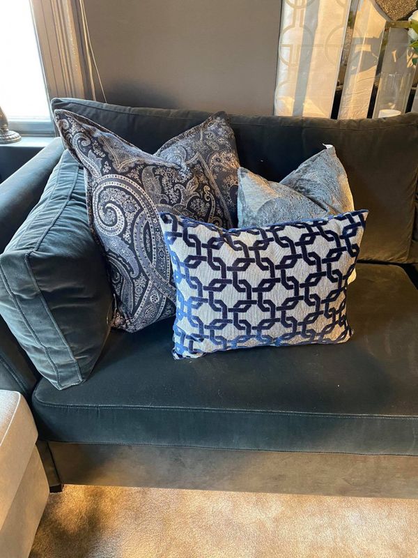 Inspirasjon puter avlange stoffet Orton Buxton Blue fra Romo