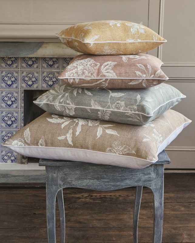 Putetrekk i stoffet Swedish Tree  Code  F4657-04  Colour  Old Pink fra Colefax&Fowler 50x50