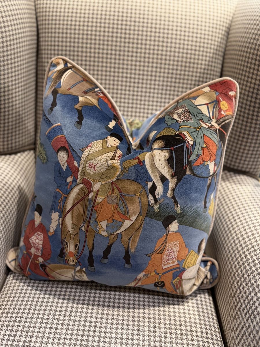 Putetrekk i Les Cavaliers Velours fra Manuel Canovas 50x50