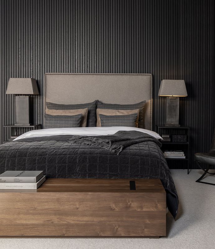 MADDOX sofabord i valnøttfiner  06-83822  Mål: 180x45d x40 h 