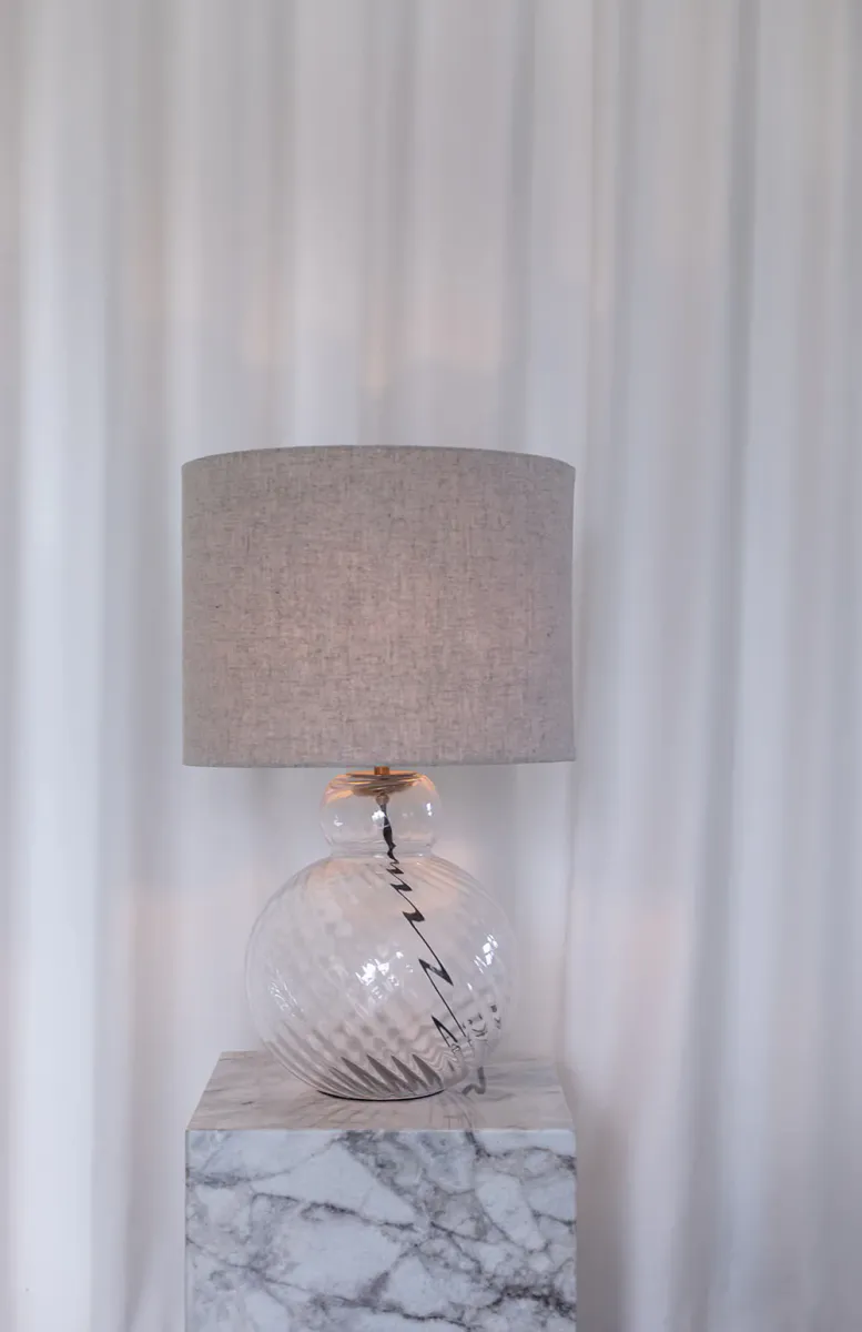 Lily Bordlampe - Klar Swirl 2134